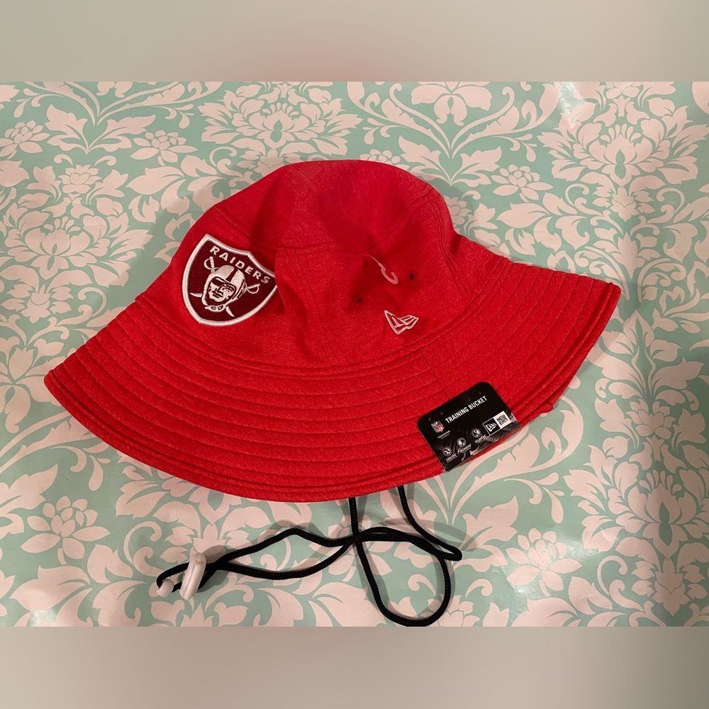 Mens new era Las Vegas Raiders Pro Bowl training bucket hat size medium/large.